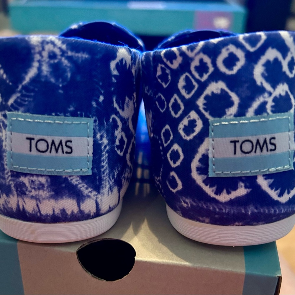 TOMS Women’s slip ons - Picture 7 of 8